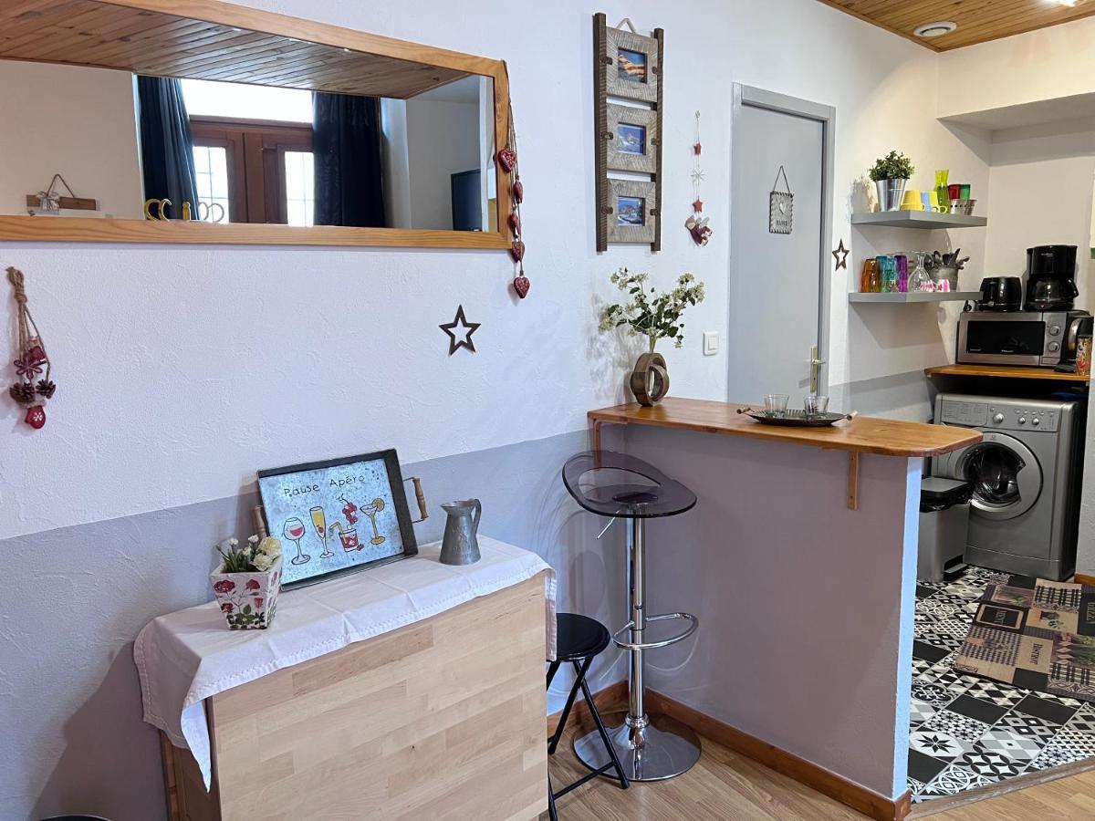 L'Astazou "Pret Gracieux Du Materiel De Ski" Au Studio Luz-Saint-Sauveur Bagian luar foto