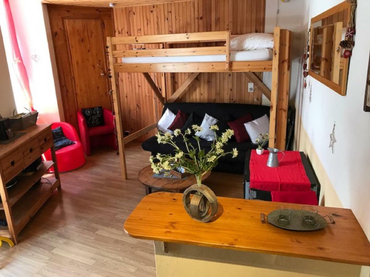 L'Astazou "Pret Gracieux Du Materiel De Ski" Au Studio Luz-Saint-Sauveur Bagian luar foto